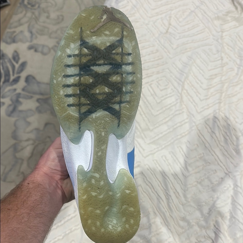 Nike Air Jordan 20s Basketball Shoes - White and Blue - Picture 3 of 4